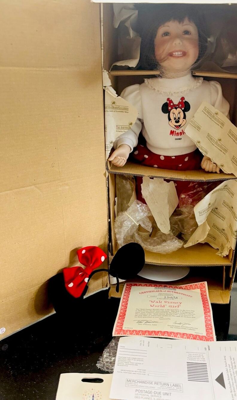 Ashton Drake Walt Disney World Girl Doll 16 Minnie Mouse 76031 COA Box 2001